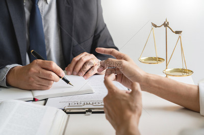 商务咨询服务中合同文件与法律专业角色 基于高清图片的多维视角